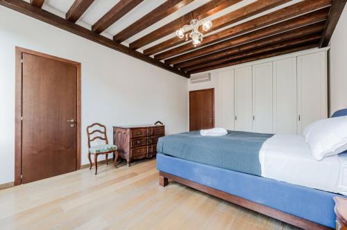 Elegant Apartment 7 minutes from Piazza San Marco!