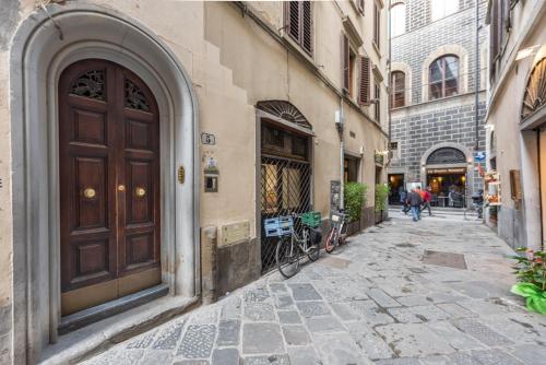 Quiet Independent at the Duomo - image 2