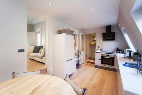 Elegant Georgian Maisonette - Central Bath, Bath (photo 9)