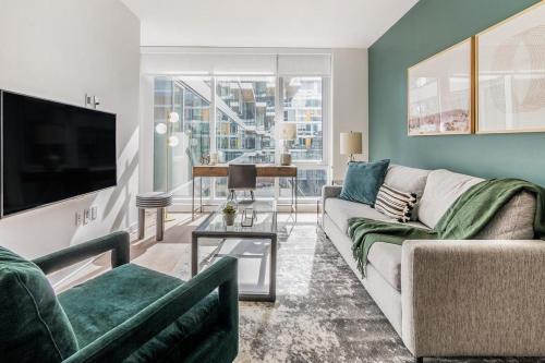 Landing at Logan Apartments - 2 Bedrooms in Logan Square in Chicago, USA