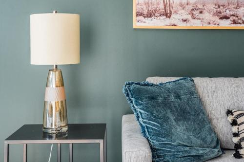 Landing at Logan Apartments - 2 Bedrooms in Logan Square in Chicago, USA