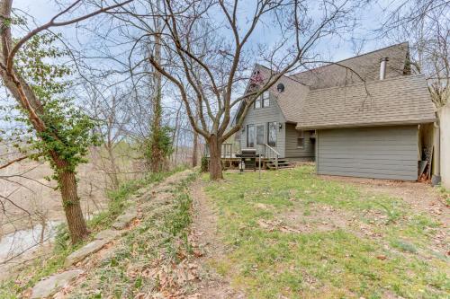 Riverfront Baxter Springs Home with Deck and Grill! in Baxter Springs, USA