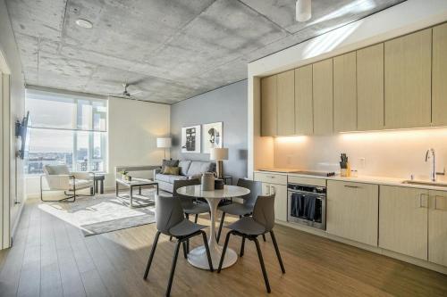 Landing at Logan Apartments - Studio in Logan Square in Chicago, USA