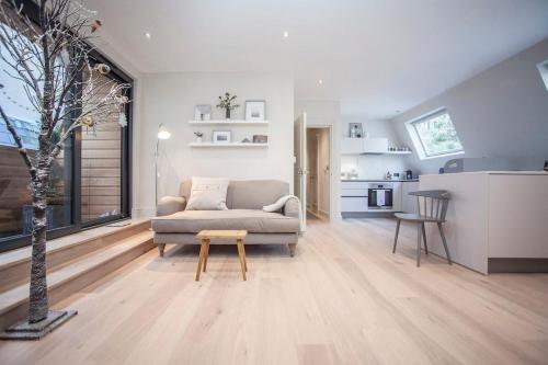 Stylish Wood Street Apartment, Bath (photo 4)