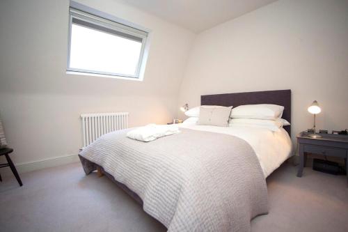 Stylish Wood Street Apartment, Bath (photo 6)