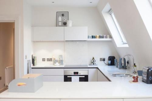 Stylish Wood Street Apartment, Bath (photo 10)