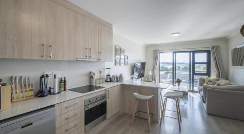 Immaculate 2-Bed Apartment in Cape Town - image 11