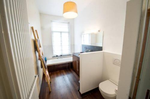 Grand appartement d'artiste cosy et proche de tout, Brusel (fotografie 3)