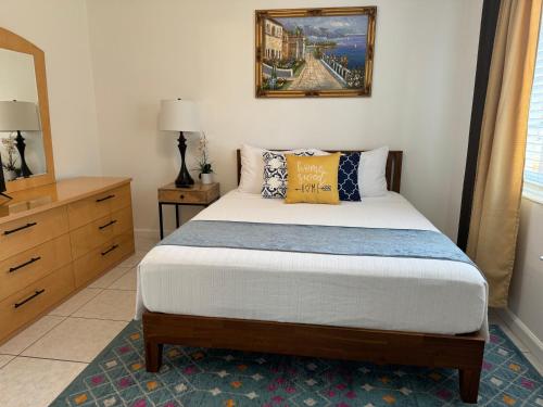 Cozy 2 bedroom near intercoastal & beaches in North Palm Beach, USA