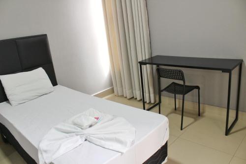 1 double bed, 2 twin beds