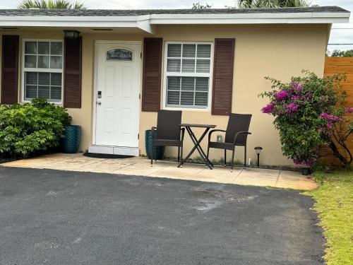 Cozy 2 bedroom near intercoastal & beaches in North Palm Beach, USA