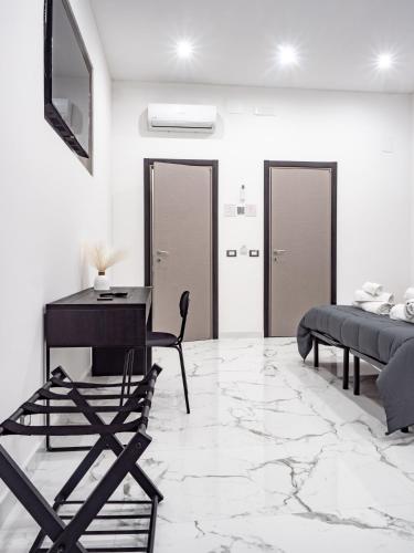 Laura Suite 2