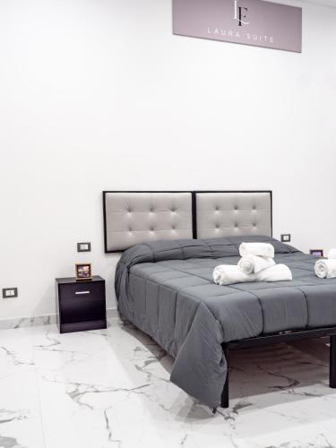 Laura Suite 2