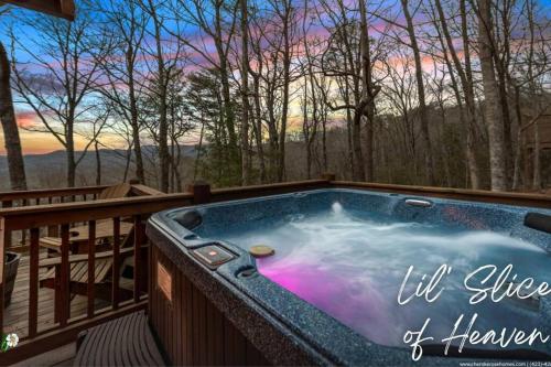 Lil Slice of Heaven - Perfect Views-Hot Tub-Wine