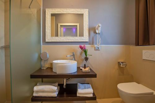 Double or Twin Room image 10