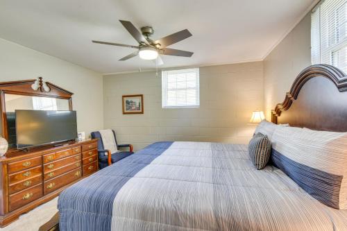 Seneca Abode with Furnished Deck Less Than 10 Mi to Clemson!