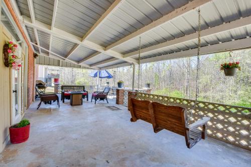 Seneca Abode with Furnished Deck Less Than 10 Mi to Clemson!