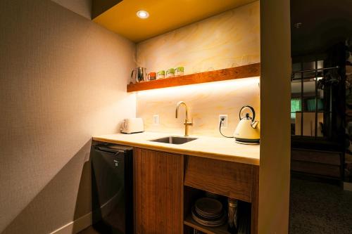 545256258 Hotel Zed Tofino