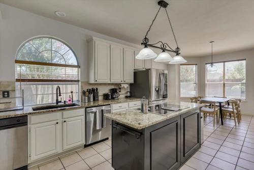 Spacious & Cozy Texas Gem with Private Pool, Plano (zdjęcie 3)