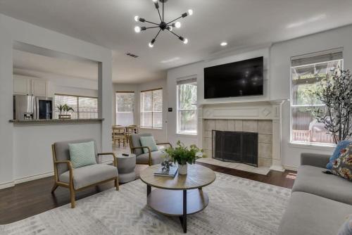 Spacious & Cozy Texas Gem with Private Pool, Plano (zdjęcie 8)