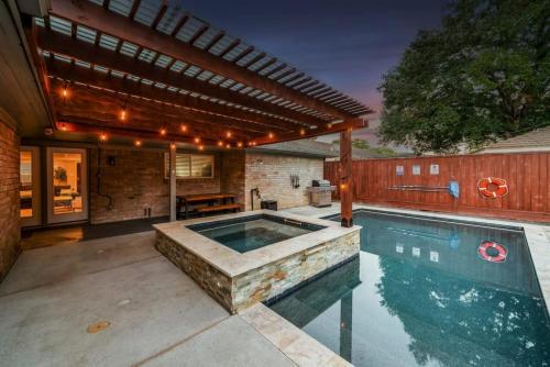 Gorgeous and Cozy Houston home w a private Pool Gorgeous and Cozy Houston home w a private Pool