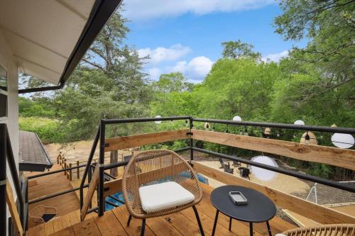 Tropical Oasis - Pool + Beach Volleyball + Firepit in Lancaster, USA