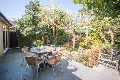 ※ Relaxing Home- Parking & Gorgeous Gardens (TSG)※, Bath (photo 3)