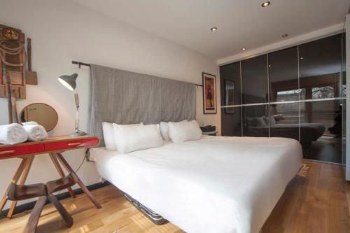 ※ Relaxing Home- Parking & Gorgeous Gardens (TSG)※, Bath (photo 4)