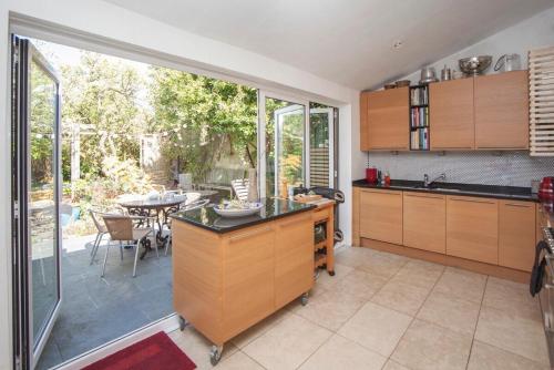 ※ Relaxing Home- Parking & Gorgeous Gardens (TSG)※, Bath (photo 7)