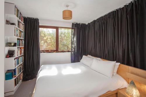※ Relaxing Home- Parking & Gorgeous Gardens (TSG)※, Bath (photo 9)