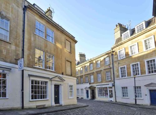 The Georgian Townhouse @ Pierrepont Place