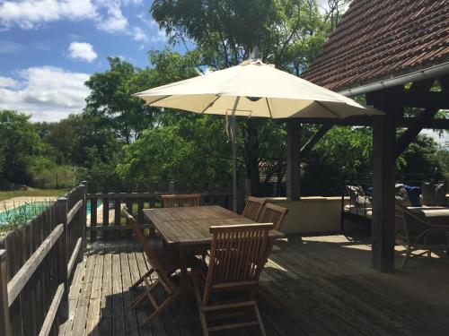 Gîte de charme avec grande piscine privée