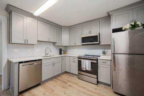 Relax in a Modern Luxury 1BD in Sylvan Hills, Atlanta (foto 7)