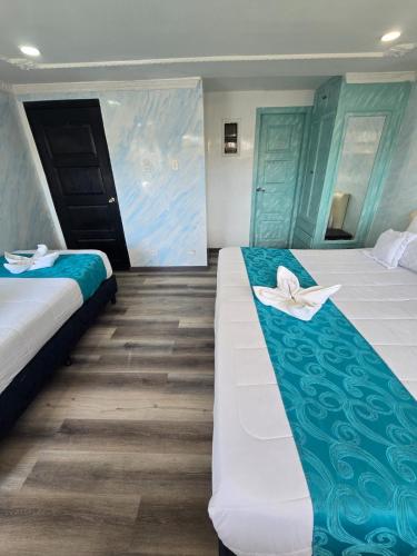 3 twin beds