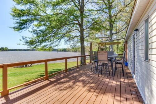 Lakefront Prosperity Home with Private Boat Dock