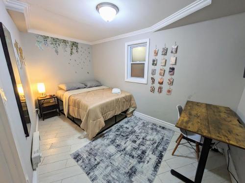 Lovely Room at 3 bedroom Apt at the heart of East Village, New York (foto 3)