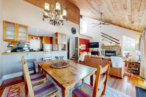 Upscale Mountain Living in Vail, USA