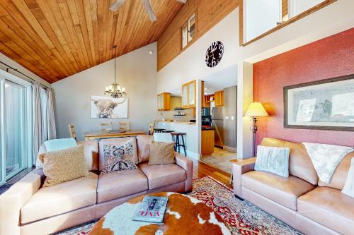 Upscale Mountain Living in Vail, USA