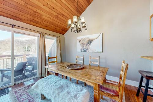 Upscale Mountain Living in Vail, USA