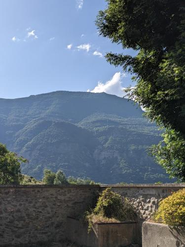 La Sallandière - Gîte et table d'hôtes avec Jacuzzi en Isère, près des passerelles himalayennes du lac de Monteynard - Location saisonnière - Vif