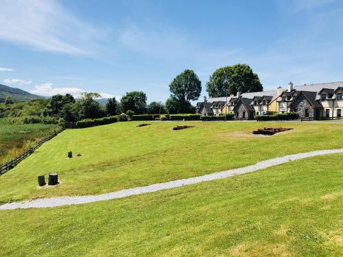 Holiday Home with view of Kenmare Bay Estuary in Killowen