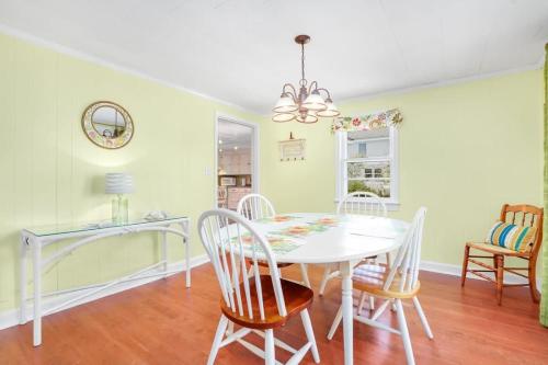 Creekside Cottage with Sunroom Fire Pit & WiFi! - image 3