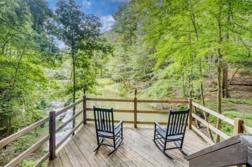 Red Fox Retreat - Put-Put Pond HotTub Fire Pit in Cherry Log, USA