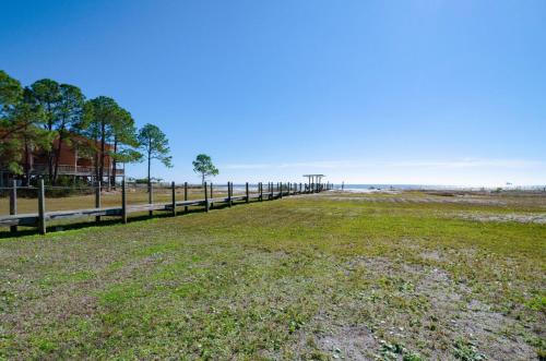 Island Oasis with a view - image 2