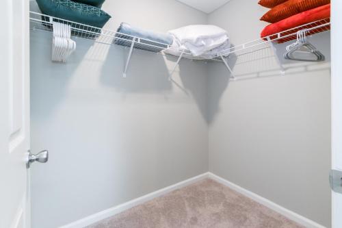 Brand New Luxury -King Bed- 15 min to attractions in St. Augustine, USA