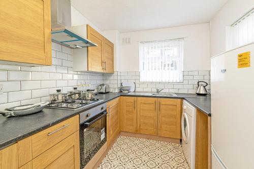 Scott House - Contractor Friendly - Sleeps 7, Liverpool (photo 5)