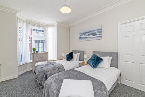 Scott House - Contractor Friendly - Sleeps 7, Liverpool (photo 3)