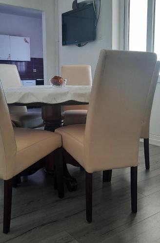Three-Bedroom Apartment image 1