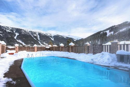 MTN View - Close to Lifts - Heated Pool - Copper