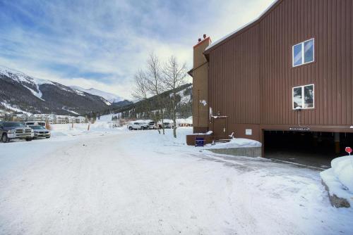 MTN View - Close to Lifts - Heated Pool - Copper